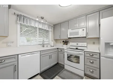 430 S 37th Place Springfield OR 97478