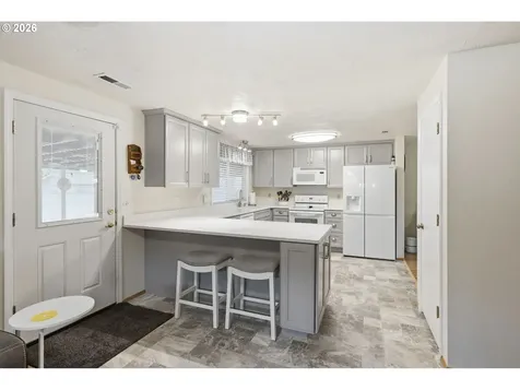 430 S 37th Place Springfield OR 97478
