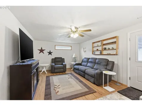 430 S 37th Place Springfield OR 97478