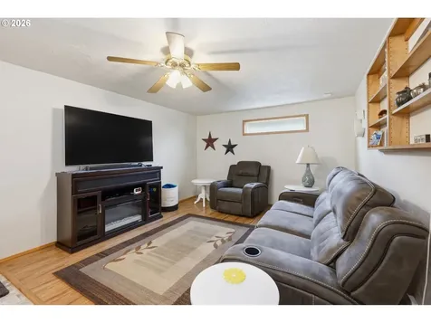 430 S 37th Place Springfield OR 97478