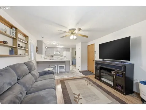 430 S 37th Place Springfield OR 97478