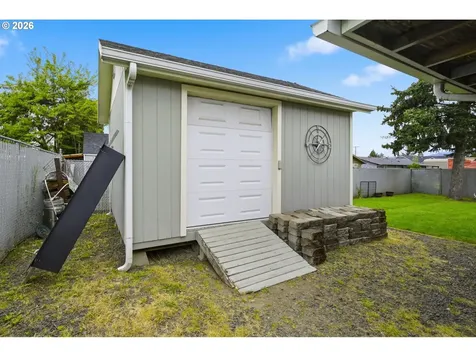 430 S 37th Place Springfield OR 97478