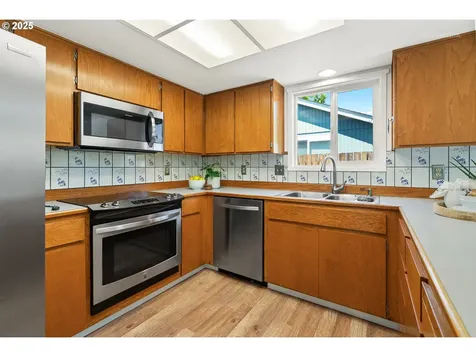 2060 SW 208th Avenue Beaverton OR 97003