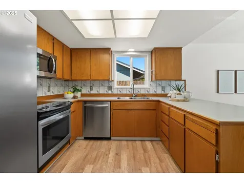 2060 SW 208th Avenue Beaverton OR 97003