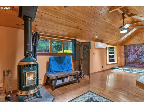 91625 W Fork Road Deadwood OR 97430