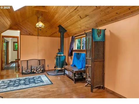 91625 W Fork Road Deadwood OR 97430
