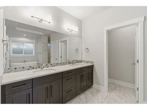 3228 NW Hood Court Camas WA 98607