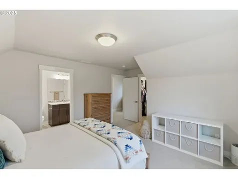 3228 NW Hood Court Camas WA 98607