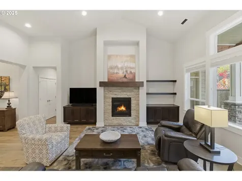 3228 NW Hood Court Camas WA 98607