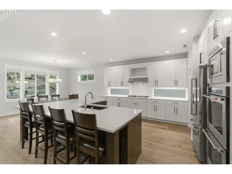 3228 NW Hood Court Camas WA 98607