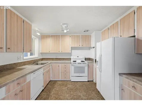 1390 Astor Way Woodburn OR 97071