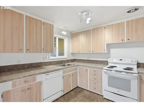 1390 Astor Way Woodburn OR 97071