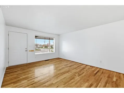 1390 Astor Way Woodburn OR 97071