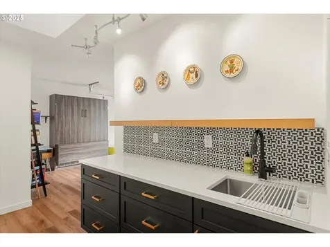 4211 SW Vesta Street Portland OR 97219