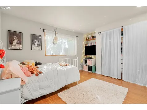 4211 SW Vesta Street Portland OR 97219