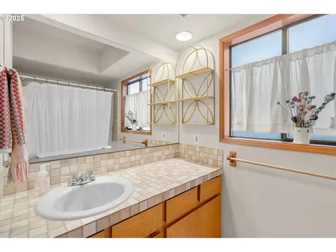 4211 SW Vesta Street Portland OR 97219