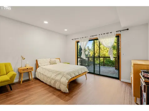 4211 SW Vesta Street Portland OR 97219