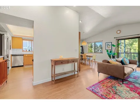 4211 SW Vesta Street Portland OR 97219