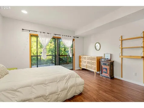 4211 SW Vesta Street Portland OR 97219