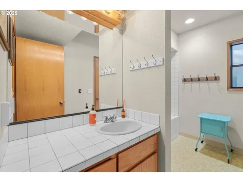 4211 SW Vesta Street Portland OR 97219