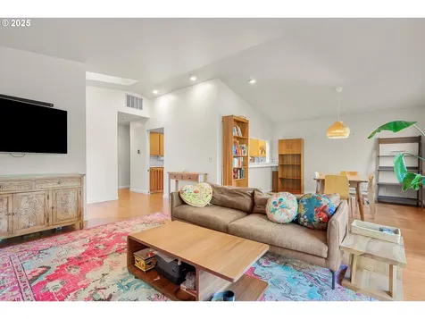 4211 SW Vesta Street Portland OR 97219