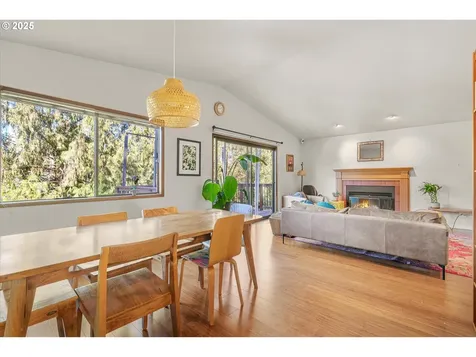 4211 SW Vesta Street Portland OR 97219