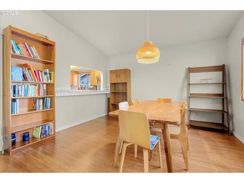 4211 SW Vesta Street Portland OR 97219
