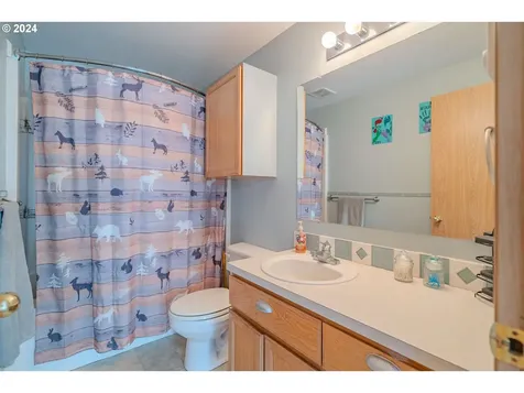 125 Glory Road Woodland WA 98674