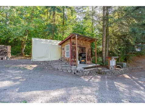 125 Glory Road Woodland WA 98674