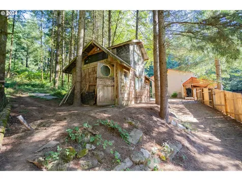 125 Glory Road Woodland WA 98674