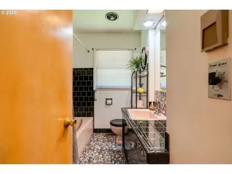 7170 SE 122nd Avenue Portland OR 97236