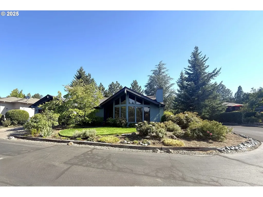 2462 Senate Way Medford OR 97504