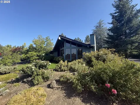 2462 Senate Way Medford OR 97504