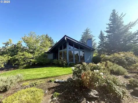 2462 Senate Way Medford OR 97504