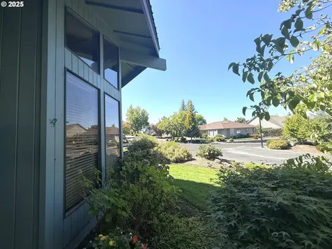 2462 Senate Way Medford OR 97504