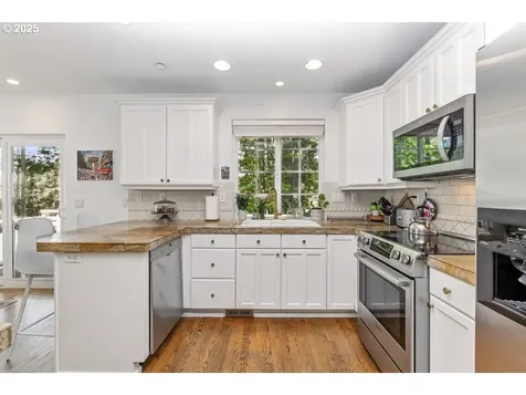 10272 NW Edgewood Drive Portland OR 97229