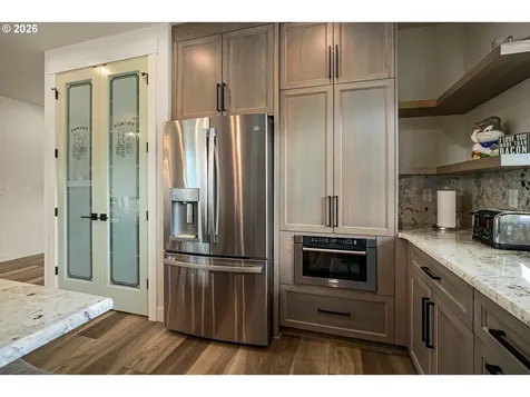677 NW Crater Lake Drive Dallas OR 97338