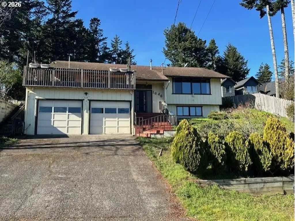 1646 Oak Street North Bend OR 97459