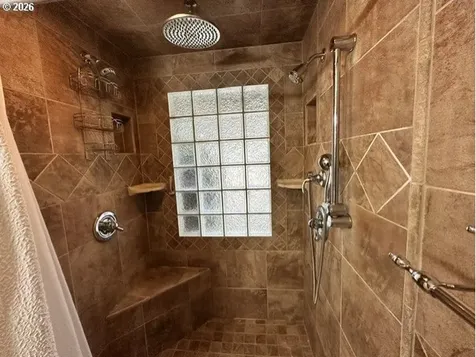 1646 Oak Street North Bend OR 97459