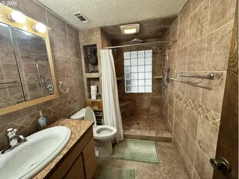 1646 Oak Street North Bend OR 97459