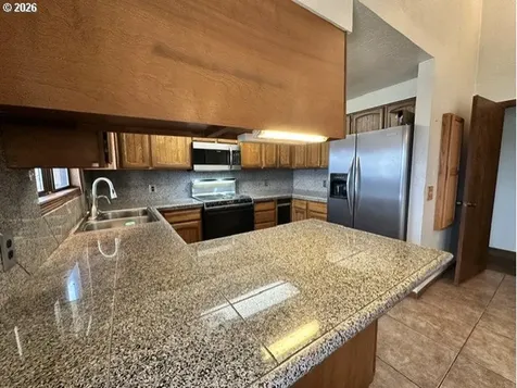 1646 Oak Street North Bend OR 97459