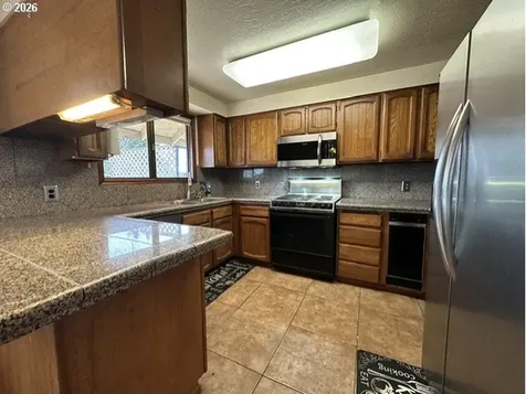 1646 Oak Street North Bend OR 97459