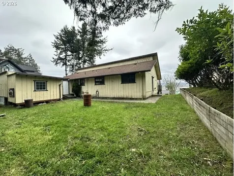 1646 Oak Street North Bend OR 97459