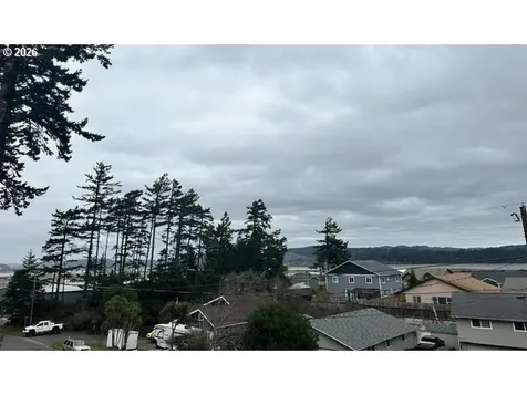 1646 Oak Street North Bend OR 97459