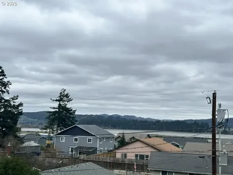 1646 Oak Street North Bend OR 97459