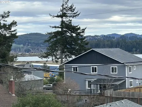 1646 Oak Street North Bend OR 97459