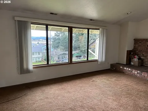 1646 Oak Street North Bend OR 97459