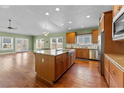 1535 Lakeview Drive Silverton OR 97381