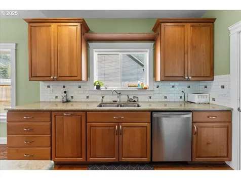 1535 Lakeview Drive Silverton OR 97381