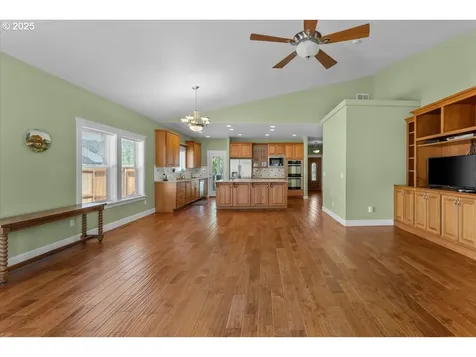 1535 Lakeview Drive Silverton OR 97381